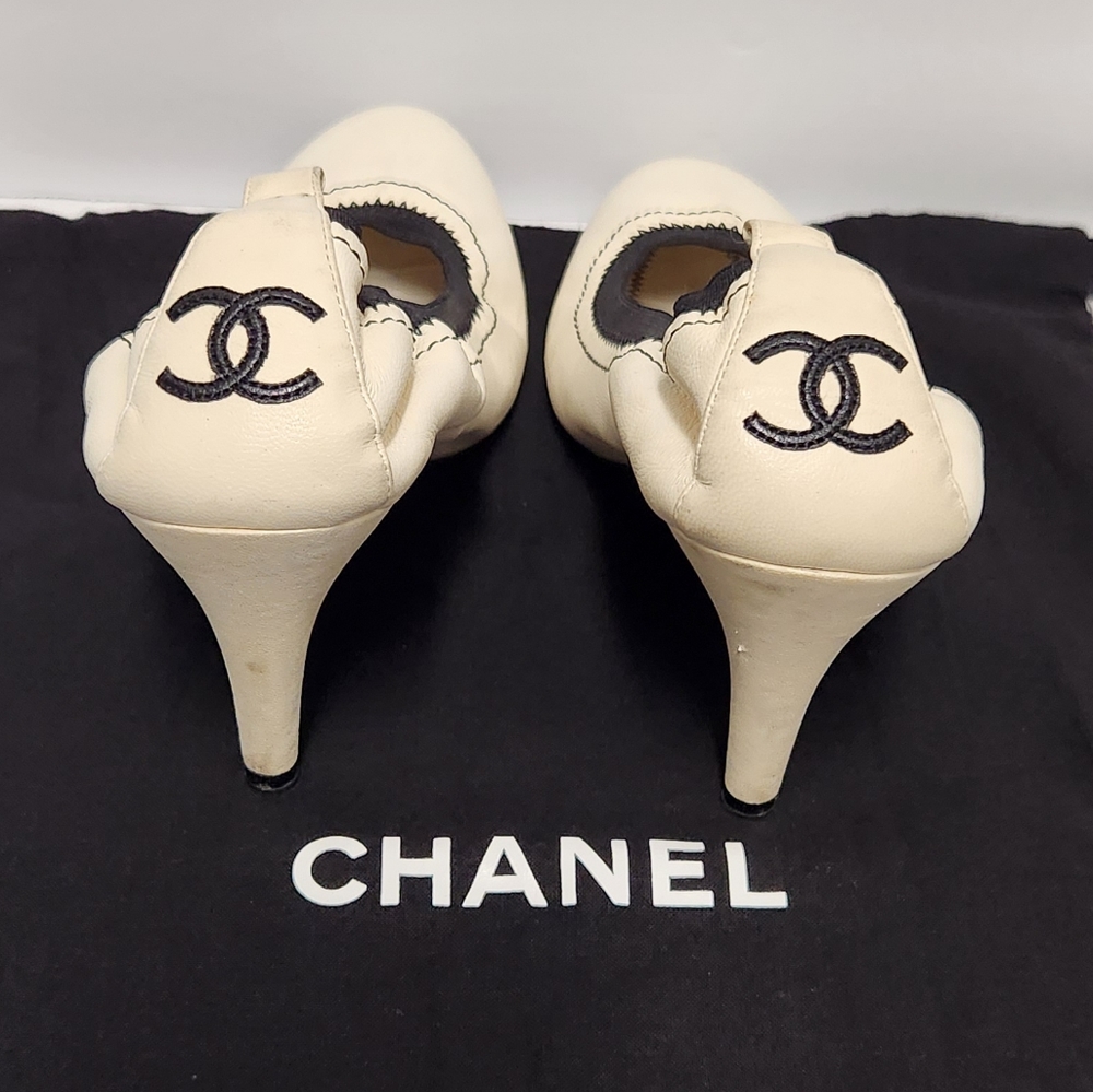 CHANEL Cream and Black CC Logo Kitten Heel Pumps - Picture 6 of 14